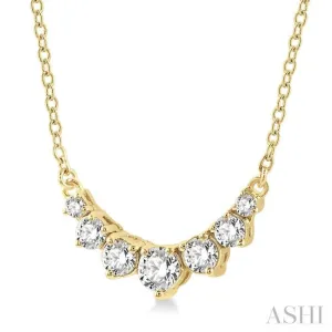 1/4 Ctw Graduated Diamond Smile Necklace in 14K Yellow Gold