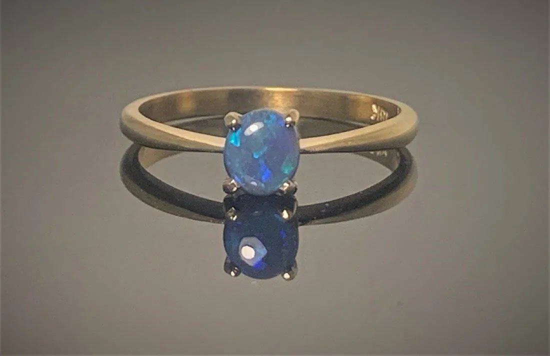 18kt Yellow Gold Black Opal ring