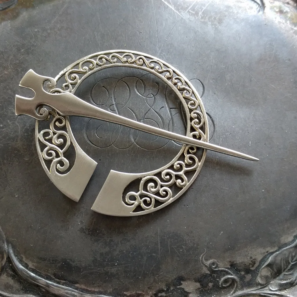 Jul Runa Penannular Brooch